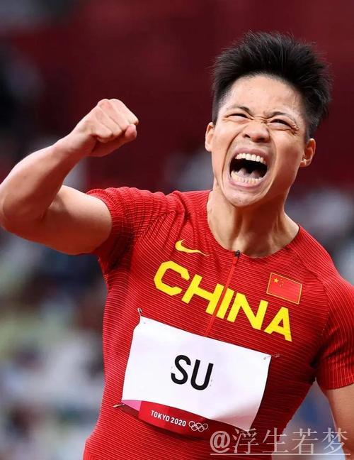 在东京奥运会，苏炳添创造了个人最佳成绩